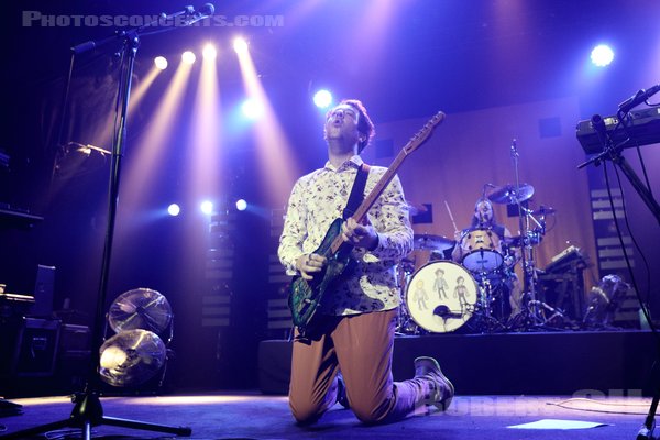 THE WOMBATS - 2022-04-29 - PARIS - La Machine (du Moulin Rouge) - Matthew Murphy - Dan Haggis